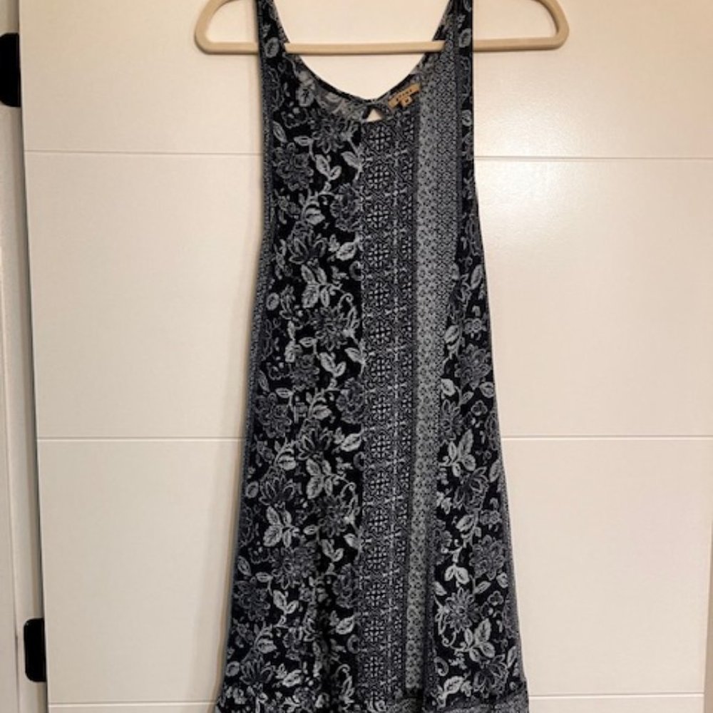 Anama Sleeveless Dress with Back Cutout